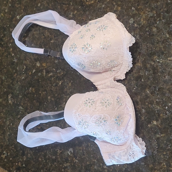 Victoria's Secret Other - Dream angels. Victoria Secrets 34 D bra. With diamonds accents.